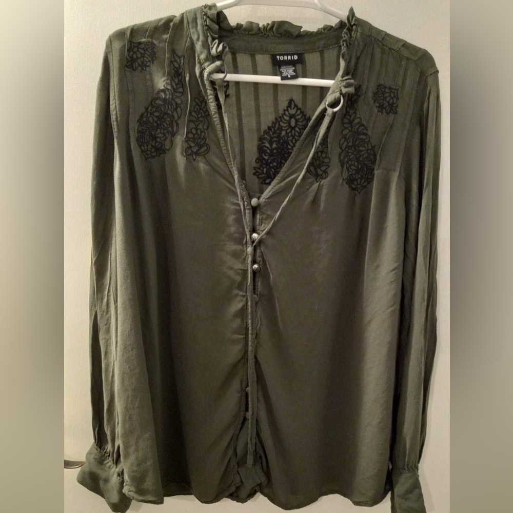 🔥Host Pick🔥 Torrid Women's Challis Embroidered Long Sleeve Blouse